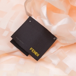 مملوكة مسبقًا وشاح فندي حرير شيفون وردي فاتح بالشعار 