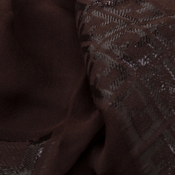 مملوكة مسبقًا وشاح فندي حرير جاكار بني ولوريكس مخلوط زوكا بالشعار المزين