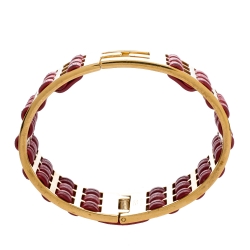 مملوكة مسبقًا سوار فندي عريض لون ذهبي جلد مغزول أحمر 