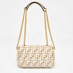 مملوكة مسبقًا Fendi Beige/White Zucca Raffia and Fabric Midi Baguette Chain Shoulder Bag