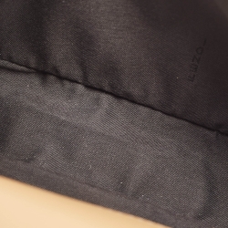 مملوكة مسبقًا Fendi Beige/White Zucca Raffia and Fabric Midi Baguette Chain Shoulder Bag