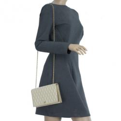 مملوكة مسبقًا Fendi Beige Patent Leather Fendilicious WOC Shoulder Bag