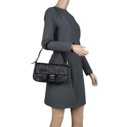 Pre Owned Fendi Balck Leather Logo Embossed Mama Baguette Shoulder Bag