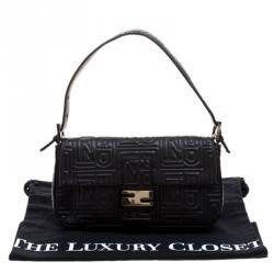 Pre Owned Fendi Balck Leather Logo Embossed Mama Baguette Shoulder Bag