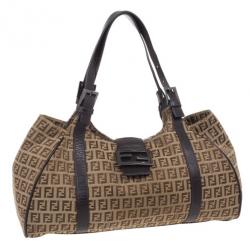 مملوكة مسبقًا Fendi Zucca Canvas Medium Shoulder Bag