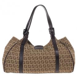 مملوكة مسبقًا Fendi Zucca Canvas Medium Shoulder Bag