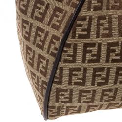مملوكة مسبقًا Fendi Zucca Canvas Medium Shoulder Bag