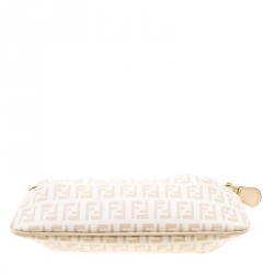 Pre Owned حقيبة كتف فندي باغيت بسلسلة كانفاس مقوى بنقوش زوكينو بيج / بيضاء