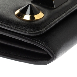مملوكة مسبقًا Fendi Black Leather Studded Wallet On Chain