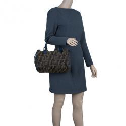 مملوكة مسبقًا Fendi Navy Blue Canvas Medium Zucca Boston Bag