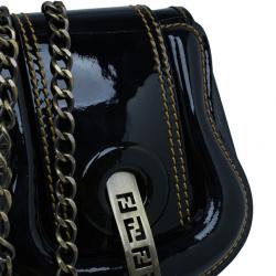 مملوكة مسبقًا Fendi Black Patent Leather B Crossbody Clutch