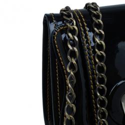 مملوكة مسبقًا Fendi Black Patent Leather B Crossbody Clutch
