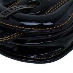 مملوكة مسبقًا Fendi Black Patent Leather B Crossbody Clutch