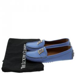 مملوكة مسبقًا Fendi Sky Blue Saffiano Leather Logo Loafers Size 38.5
