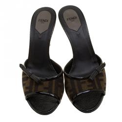 Pre Owned صندل سلايد فندي كانفاس زوكا توباكو أسود وجلد لامع مقاس 38