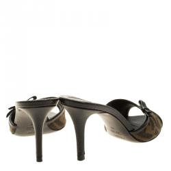 Pre Owned صندل سلايد فندي كانفاس زوكا توباكو أسود وجلد لامع مقاس 38