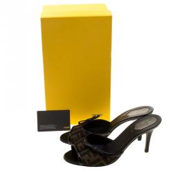 Pre Owned صندل سلايد فندي كانفاس زوكا توباكو أسود وجلد لامع مقاس 38