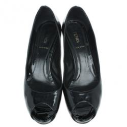 مملوكة مسبقًا Fendi Black Patent Leather Zucca Print Heel Peep Toe Pumps Size 38.5