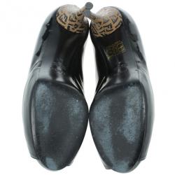 مملوكة مسبقًا Fendi Black Patent Leather Zucca Print Heel Peep Toe Pumps Size 38.5
