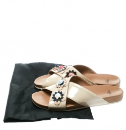 Pre Owned Fendi Beige Patent Leather Flower & Stud-Embellished Slide Sandals Size 39