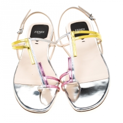 مملوكة مسبقًا صندل فندي فلات جلد ميتالك متعدد الألوان مقاس 38