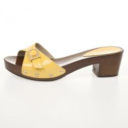 مملوكة مسبقًا Fendi Yellow Patent Leather Wooden Buckle Opera Clogs Size 38