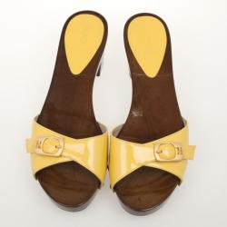 مملوكة مسبقًا Fendi Yellow Patent Leather Wooden Buckle Opera Clogs Size 38