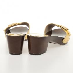 مملوكة مسبقًا Fendi Yellow Patent Leather Wooden Buckle Opera Clogs Size 38