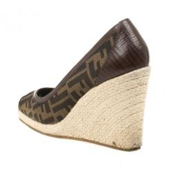 مملوكة مسبقًا Fendi Zucca Canvas Peep Toe Espadrilles Wedges Size 39