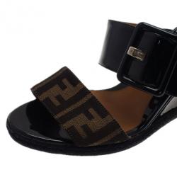 مملوكة مسبقًا Fendi Zucca Patent Demi Wedge Slides Size 38