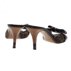 مملوكة مسبقًا Fendi Zucca Canvas Pride and Prejudice Bow Slides Size 38.5