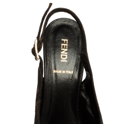 مملوكة مسبقًا صندل فندي كانفاس بني زوكا نعل سميك بحزام للكاحل مقاس 36