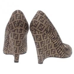 مملوكة مسبقًا حذاء فندي كانفاس بيج زوكينو مقدمة مفتوحة وكعب وتدي مقاس 39