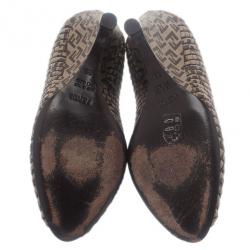 مملوكة مسبقًا حذاء فندي كانفاس بيج زوكينو مقدمة مفتوحة وكعب وتدي مقاس 39