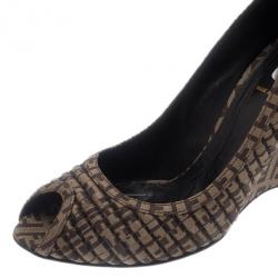 مملوكة مسبقًا حذاء فندي كانفاس بيج زوكينو مقدمة مفتوحة وكعب وتدي مقاس 39