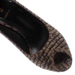 مملوكة مسبقًا حذاء فندي كانفاس بيج زوكينو مقدمة مفتوحة وكعب وتدي مقاس 39