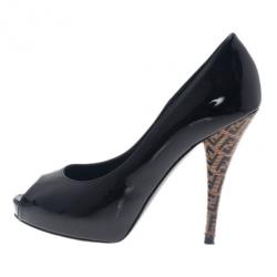 مملوكة مسبقًا حذاء فندي كعب عالي زوكينو أسود لامع بفتحة أمامية للأصبع مقاس 37