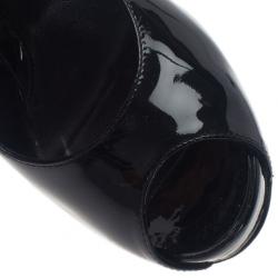 مملوكة مسبقًا حذاء فندي كعب عالي زوكينو أسود لامع بفتحة أمامية للأصبع مقاس 37