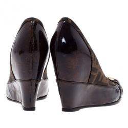 مملوكة مسبقًا Fendi Brown Patent Leather and Canvas Logo Plate Wedge Pumps Size 38.5