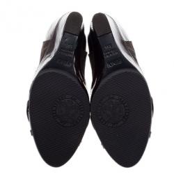 مملوكة مسبقًا Fendi Brown Patent Leather and Canvas Logo Plate Wedge Pumps Size 38.5