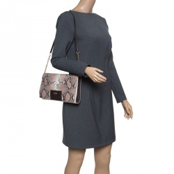 Pre Owned حقيبة كتف فندي جلد ونقش ثعبان بيضاء/ بيج