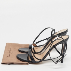 مملوكة مسبقًا صندل جيانفيتو روسي مانهاتن جلد أسود لامع بحزام للكاحل مقاس 38