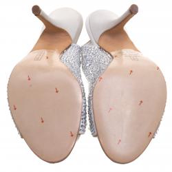 Pre Owned صندل جينا ساتان مرصع بكريستالات فضية كعب مفتوح مقاس 38