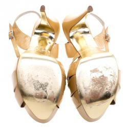 مملوكة مسبقًا صندل جينا جلد بيج لامع سير حرف T نعل سميك مقاس 39