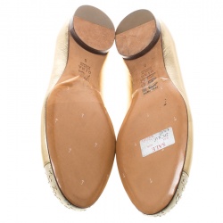 مملوكة مسبقًا حذاء فلات باليه جينا فيونكة غطاء مقدمة مزخرف كريستال ساتان وجلد بيج/ ذهبي ميتالك مقاس 41