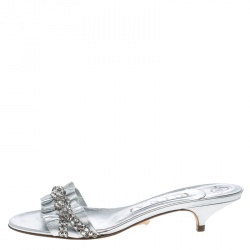 Pre Owned صندل جينا جلد بيج مرصع بكريستالات مقاس 39