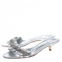 Pre Owned صندل جينا جلد بيج مرصع بكريستالات مقاس 39