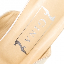 Pre Owned حذاء مولز فلات جينا مطرز زهور ساتان حرير بيج مقاس 39.5