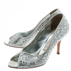 Pre Owned حذاء كعب عال ي جينا مقدمة مفتوحة مزخرف كريستال ساتن رمادي فاتح مقاس 37