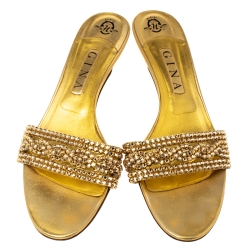 Pre Owned صندل جينا بكعب كيتن جلد مزخرف كريستال ذهبي مقاس 41